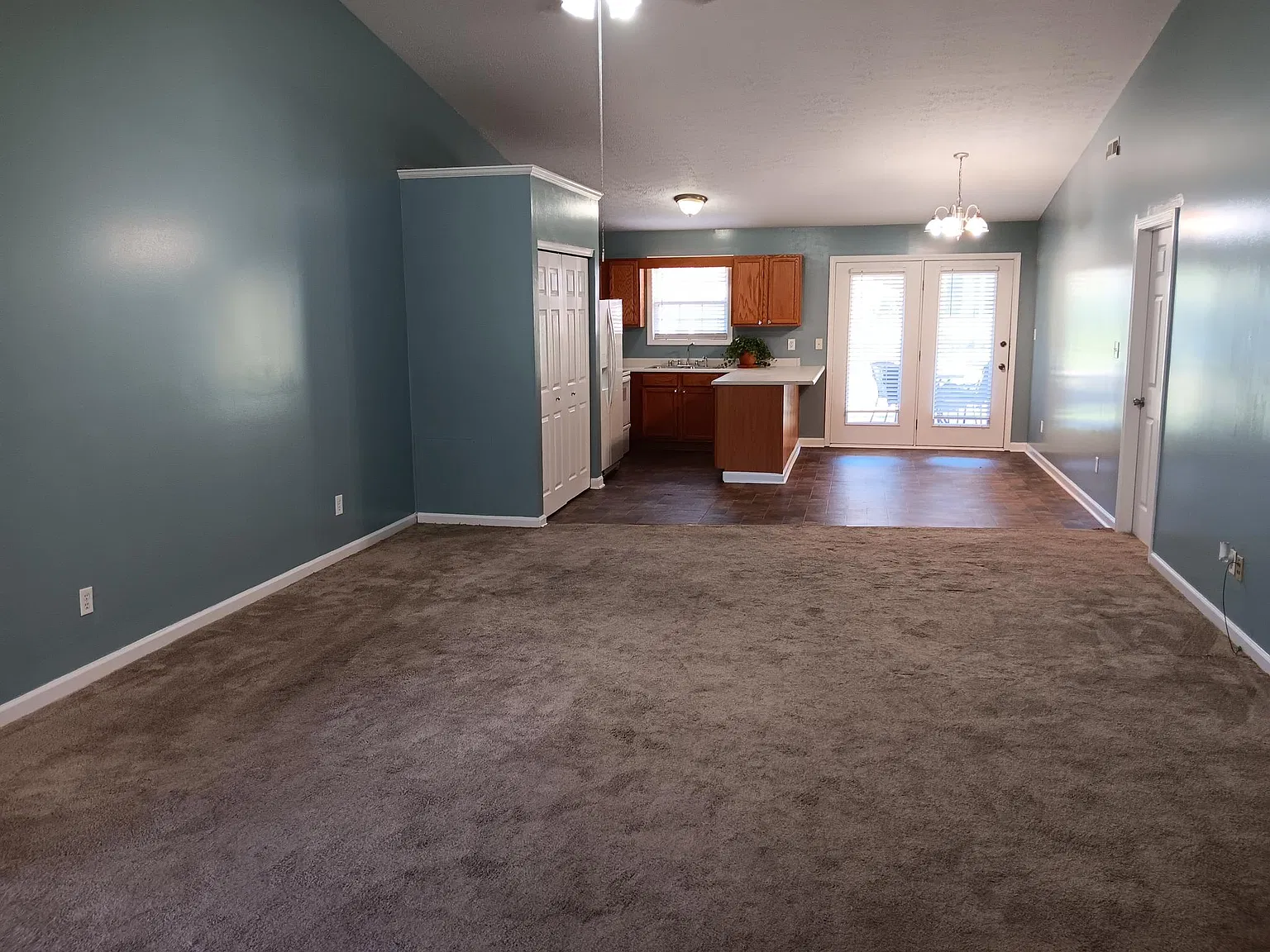 236 Oaklawn Dr — Photo 2