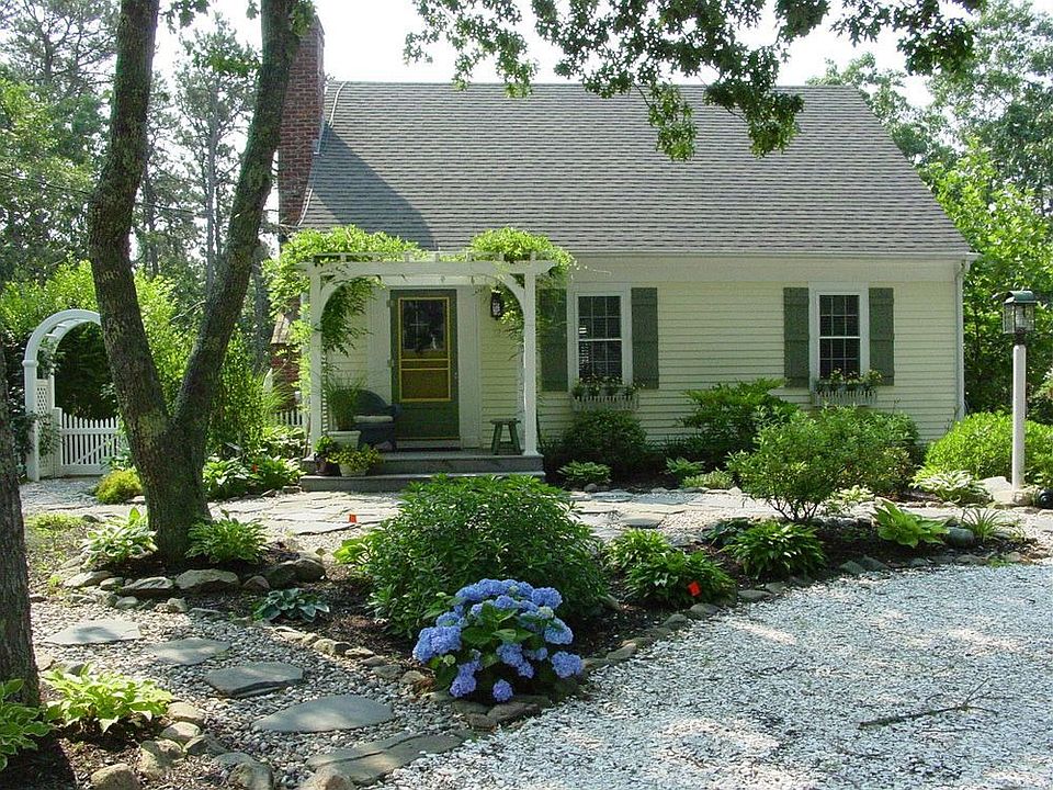 Front Pergola Entrance
