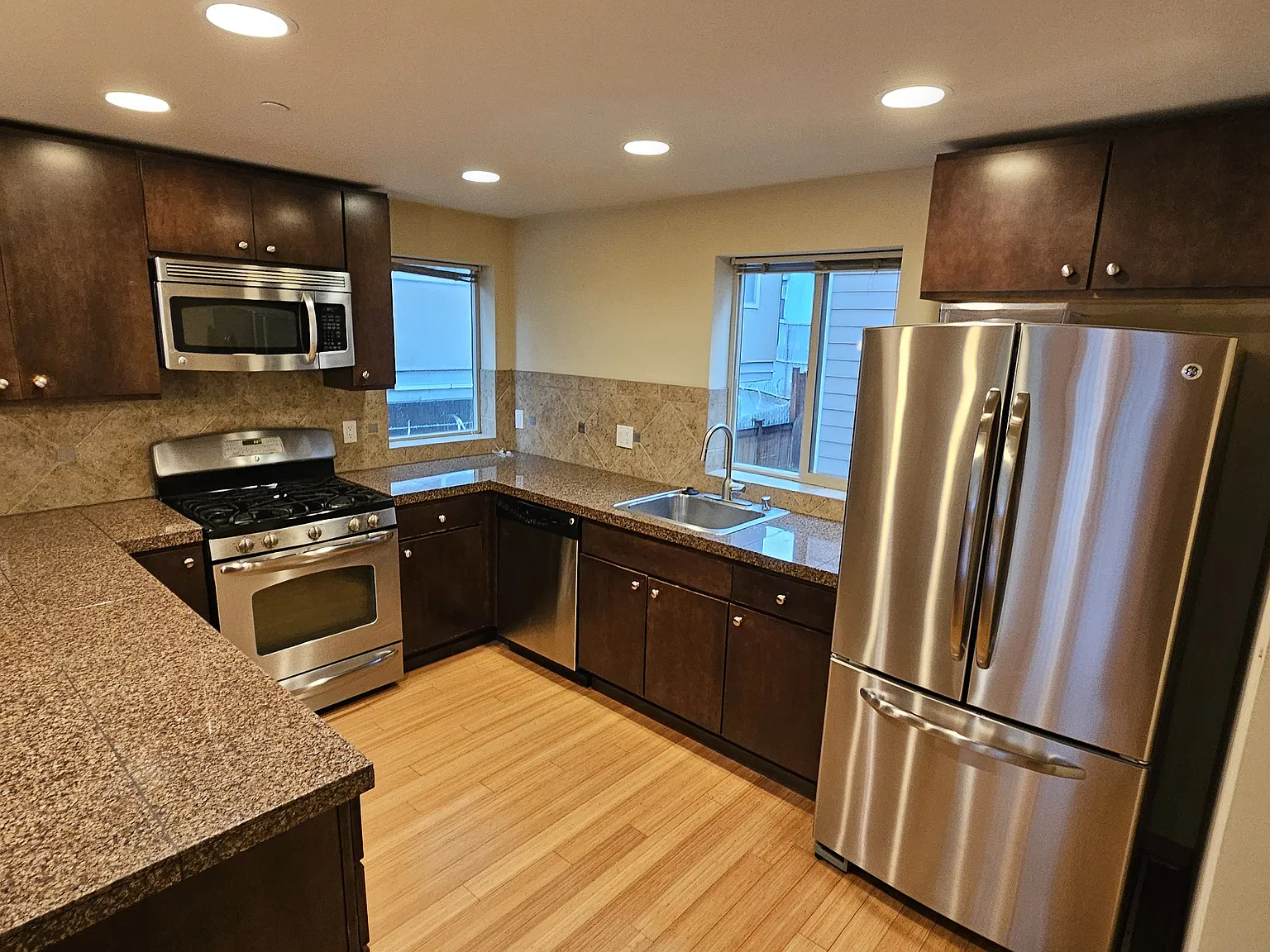 3 bed, 2.5 bath, 1780 sqft, $3,350 — Photo 2