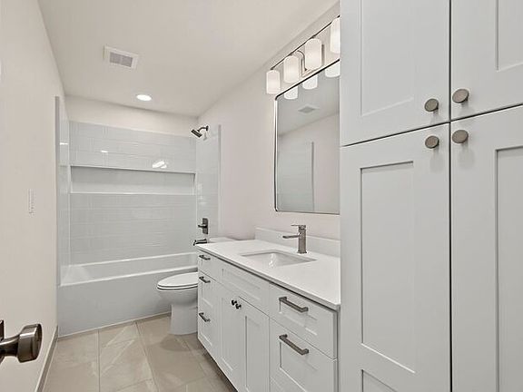 5th image of 5314 193rd Ave E