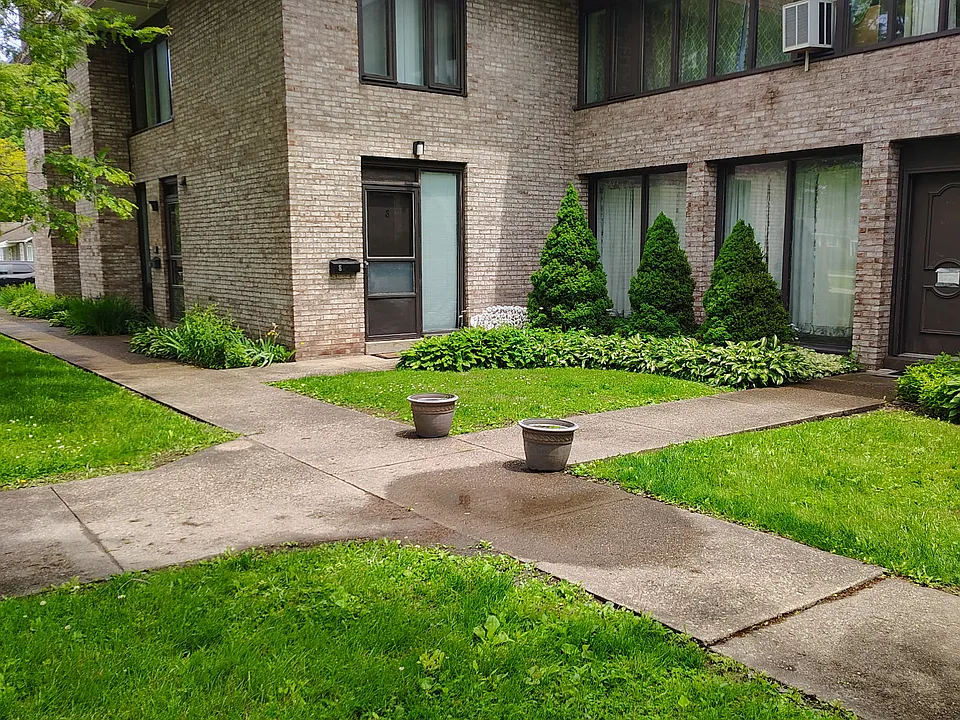 120 Vernon Ave #1