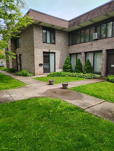 120 Vernon Ave Photo 1