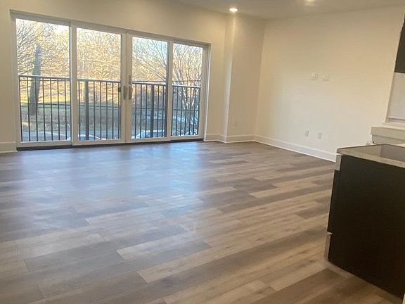2nd image of 4146 Parkside Ave Unit 204
