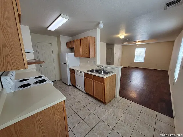 2 bed, 2.5 bath, 1073 sqft, $1,250 — Photo 4