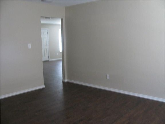 4th image of 4406 Sweetbriar Dr