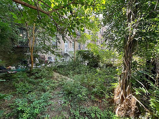 3rd image of 416 Suydam St APT 1R