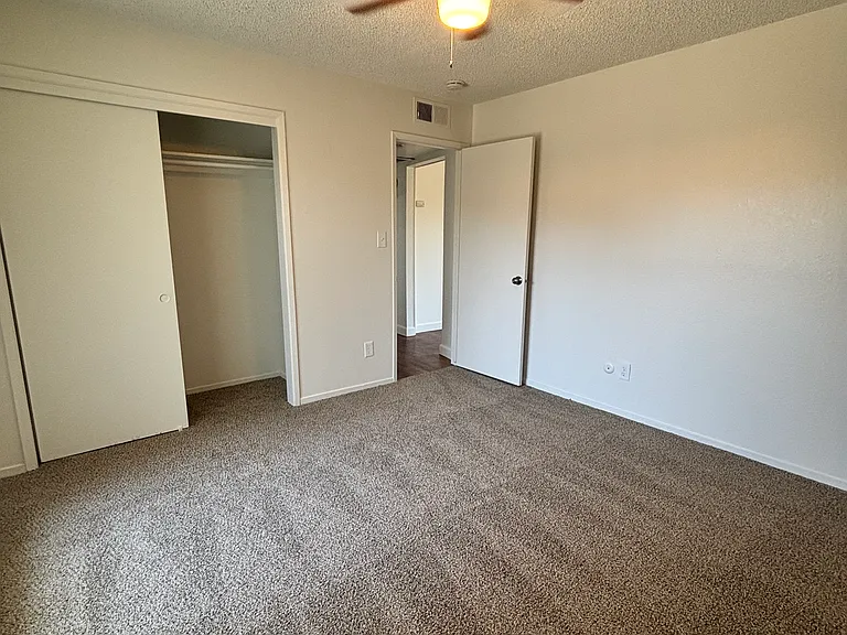 Driftwood Apartments — Photo 22
