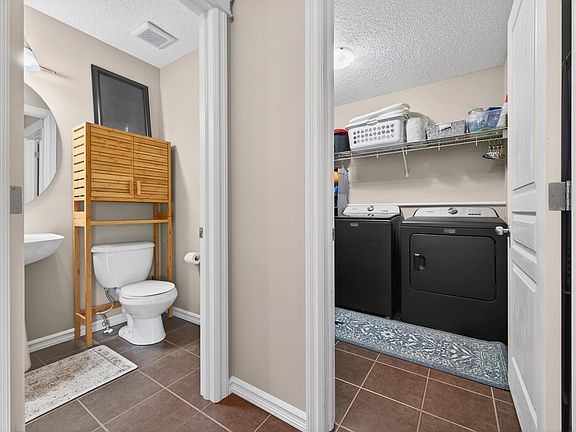 5th image of 9 Snowbird Cres