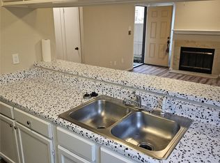 1719 Crest Grove Dr, Arlington, TX 76012