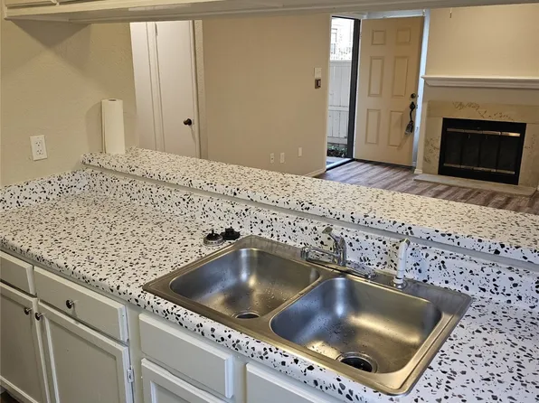 1719 Crest Grove Dr, Arlington, TX 76012