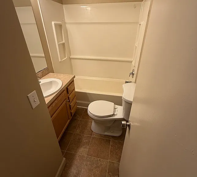 856 Canterbury St SW — Photo 5