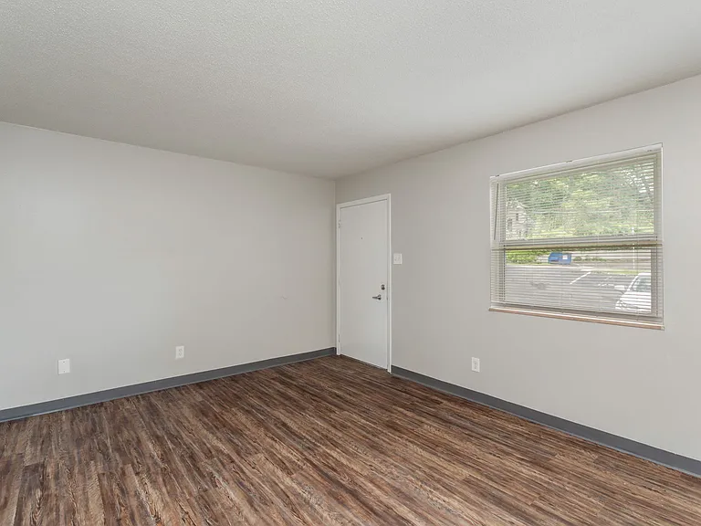 2716 Holbrook Dr #5 — Photo 6