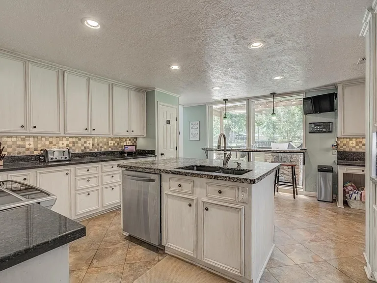22 Winged Foot Dr — Photo 14