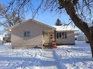 714 Lyndale Ave, Morris, MN 56267