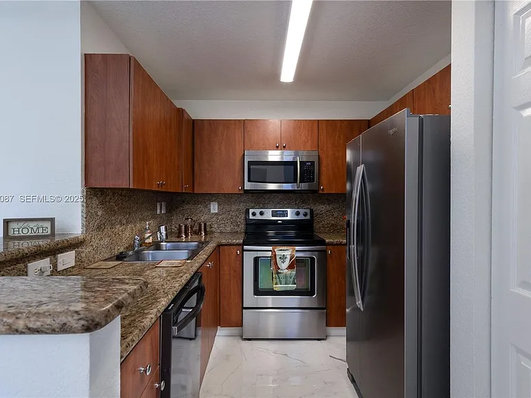 1009 SW 144th Ave #2701 — Photo 2