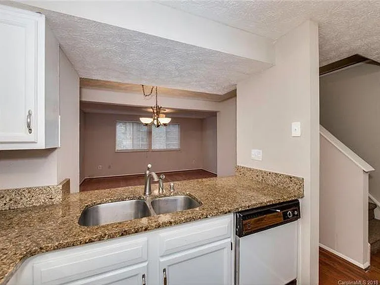 1231 Scaleybark Rd #F — Photo 6