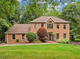 540 Green Parrot Ln, Natrona Heights, PA