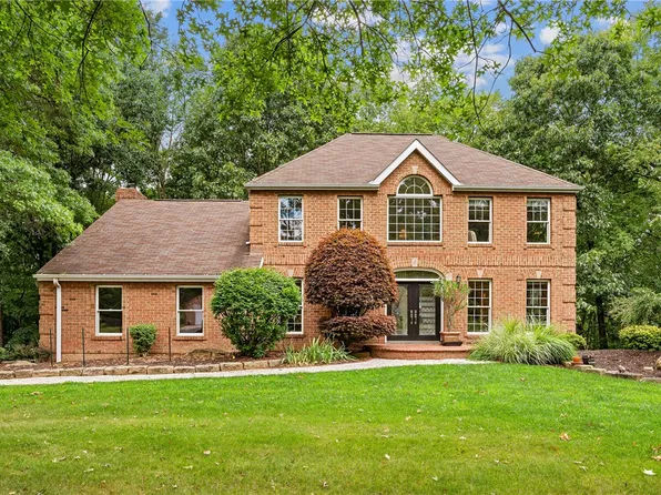 540 Green Parrot Ln, Natrona Heights, PA 15065