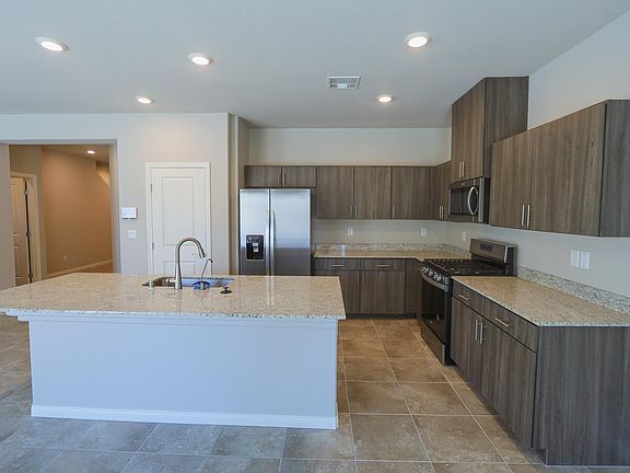4th image of 5327 Peacock Lily St