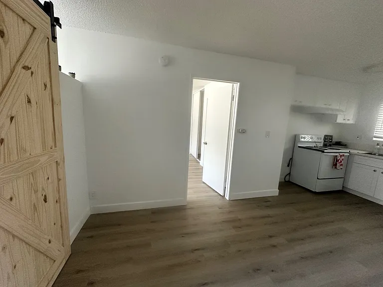 5548 Yarmouth Ave #12A — Photo 8