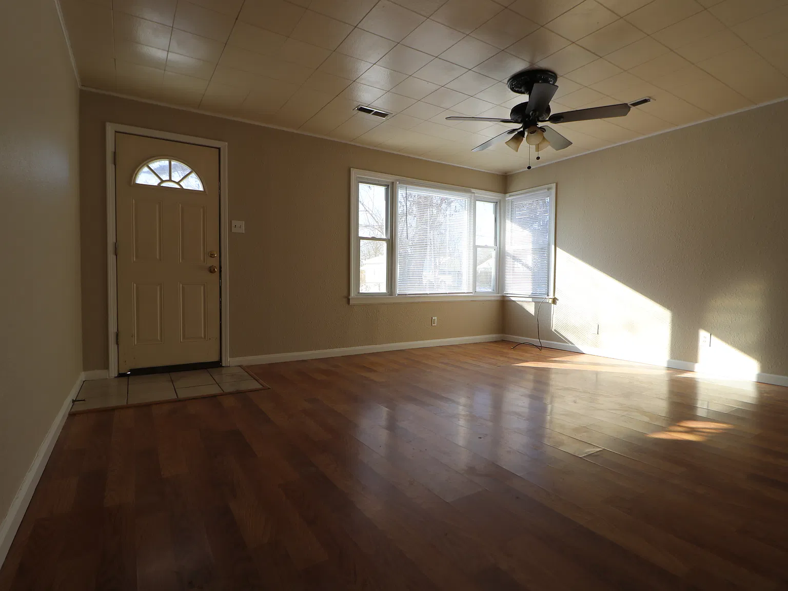 836 W 9th St — Photo 2