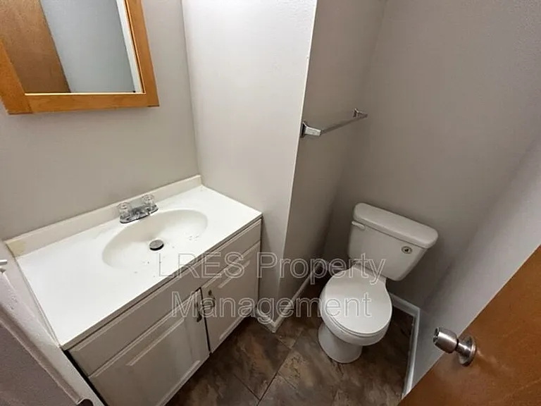 816 W 25th St — Photo 40