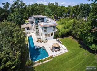 385 Hillcrest Rd, Englewood, NJ 07631