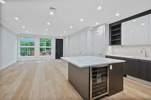 Sold by Avenue Sotheby's International Realty | media 3