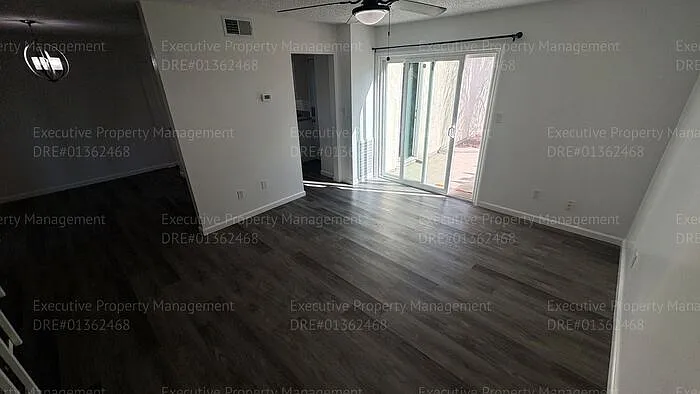 2 bed, 1.5 bath, 966 sqft, $1,600 — Photo 4