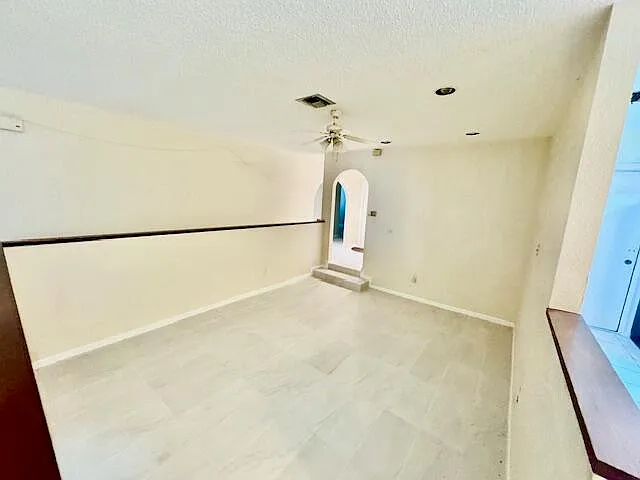 2810 NW 8th Ct — Photo 3