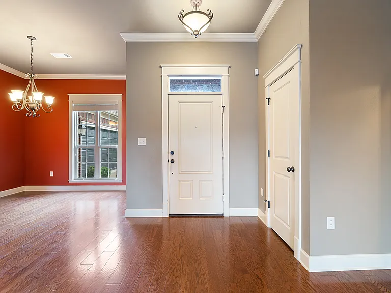 1300 Edge Valley Dr N — Photo 12