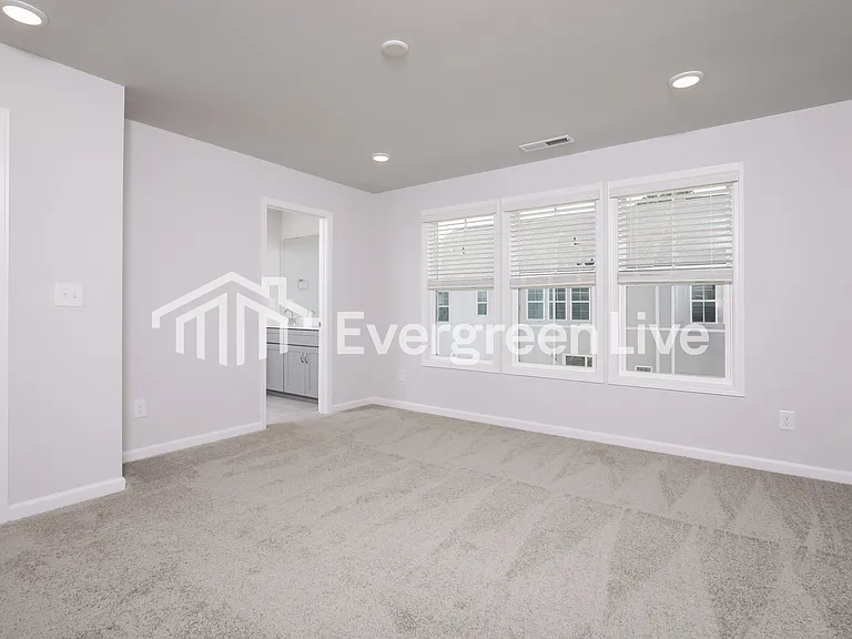 562 Hodge Rd — Photo 8