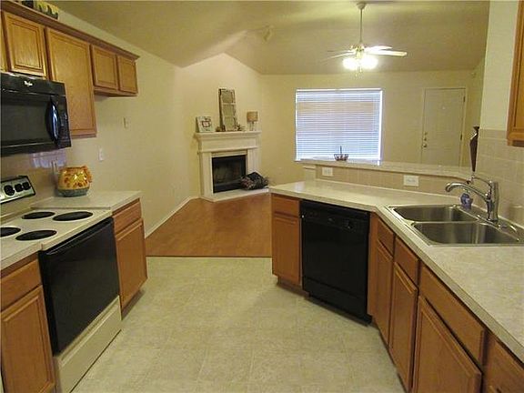 4th image of 1008 Chelsea Dr