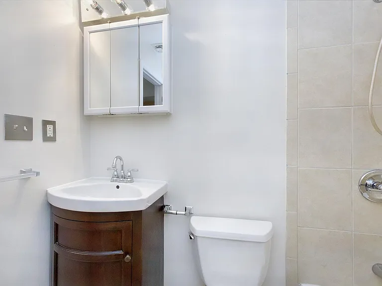 80 Pine St #2 — Photo 22