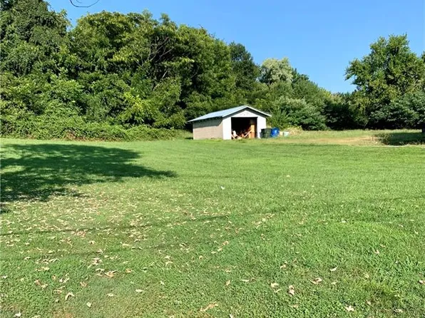 627 S South St, Mount Airy, NC 27030