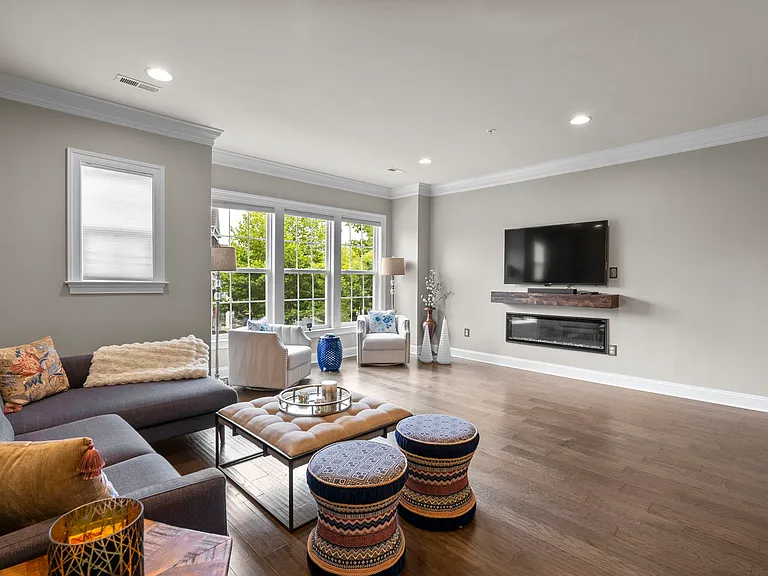 11826 Mango Ln — Photo 3