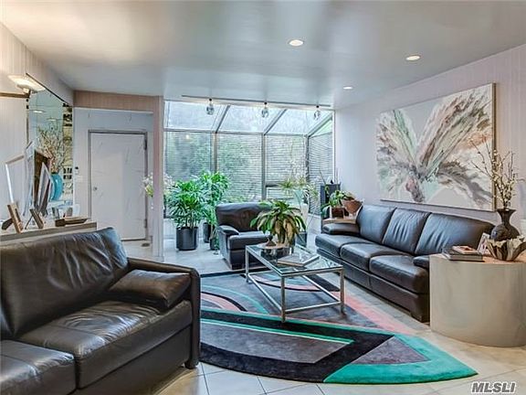 5th image of 18 Doral Dr