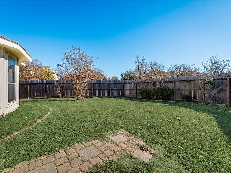 2431 Fieldcrest Dr — Photo 17