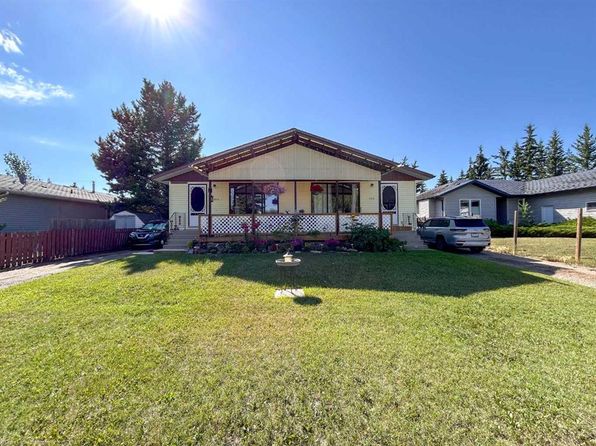 304 & 306 E 2nd St W, Lashburn, SK S0M 1H0
