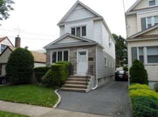 214 Beebe Rd, Mineola, NY 11501