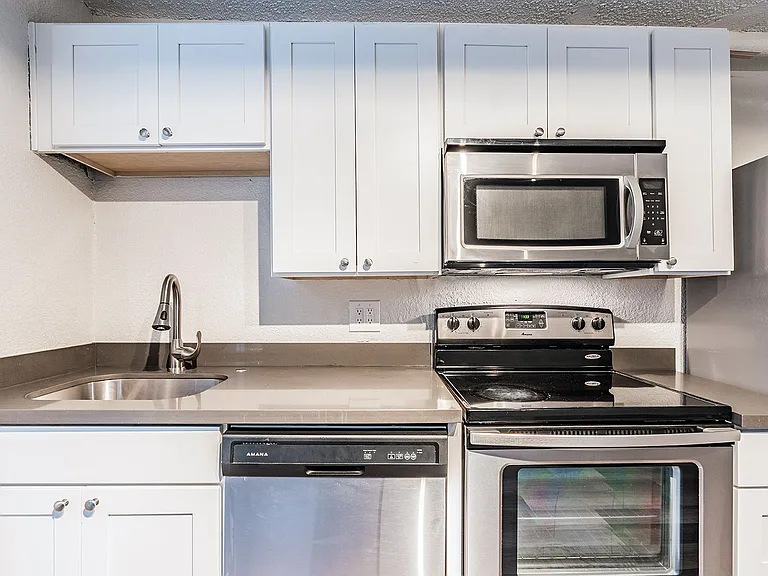 Madison View Apartments — Photo 17