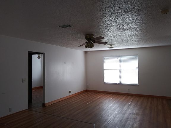 2nd image of 6286 Cranberry Ln W