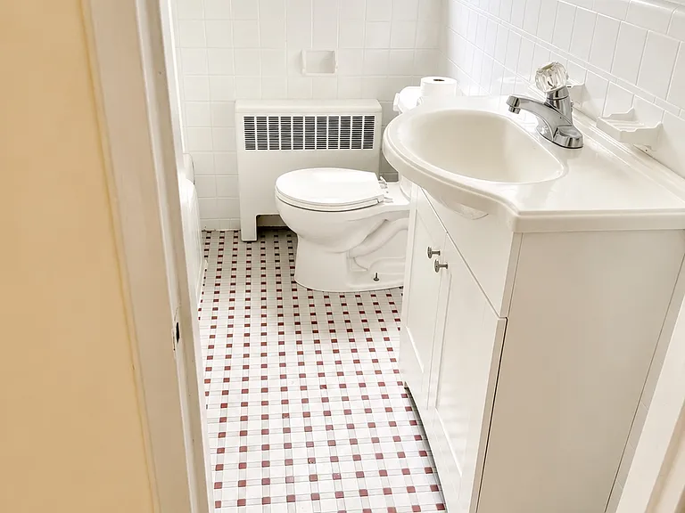 Ridley Station Apartments — Photo 11