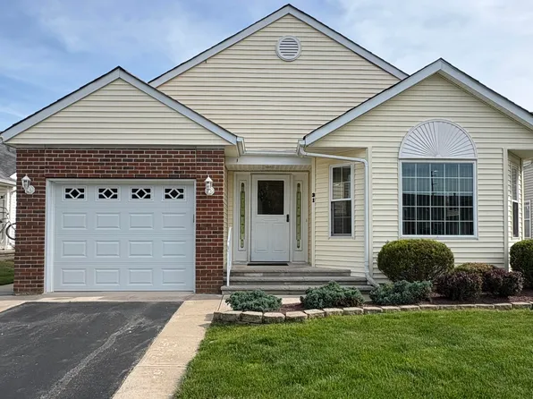 31 Portsmouth Drive, Toms River, NJ 08757