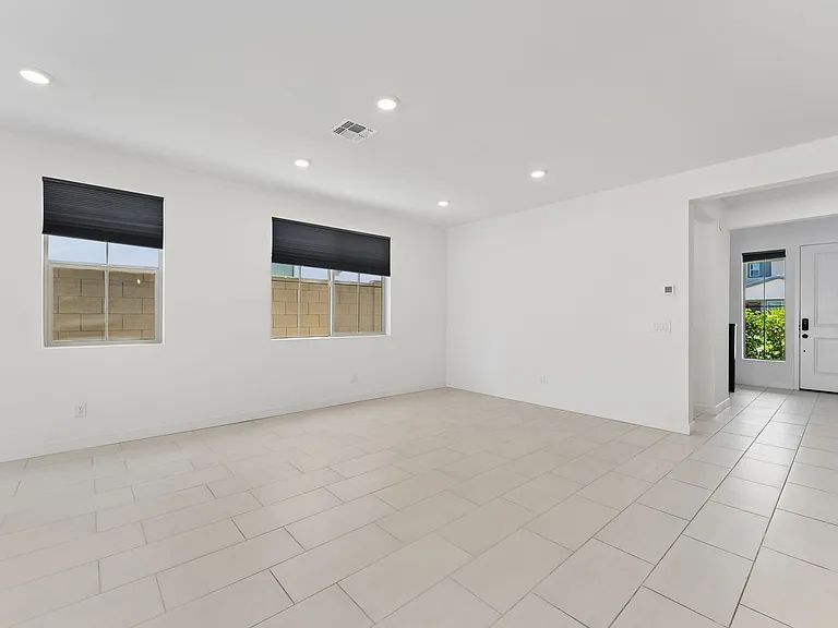1524 E Carob Ct — Photo 12