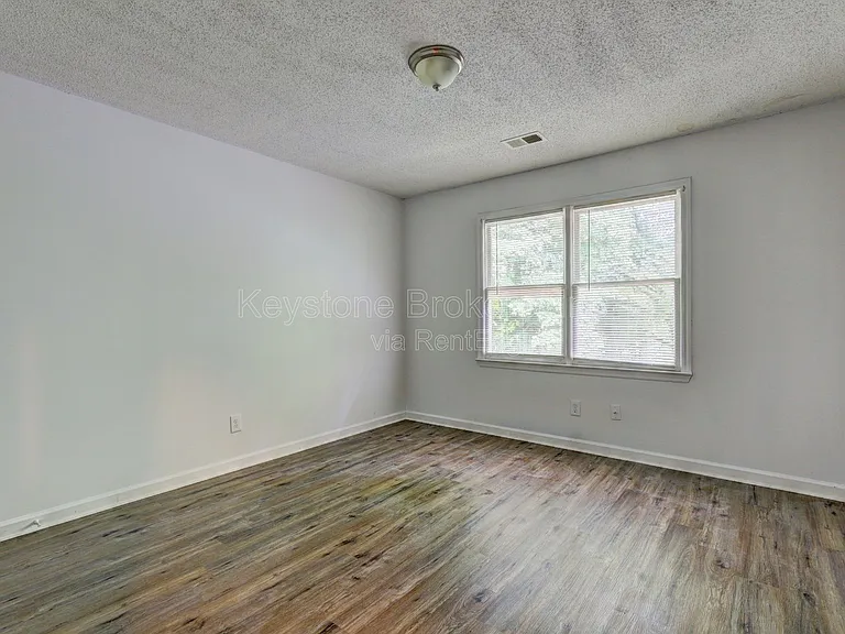 212 Clarkdell Dr — Photo 8