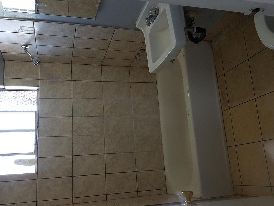 2nd image of 911 E 88th St #2