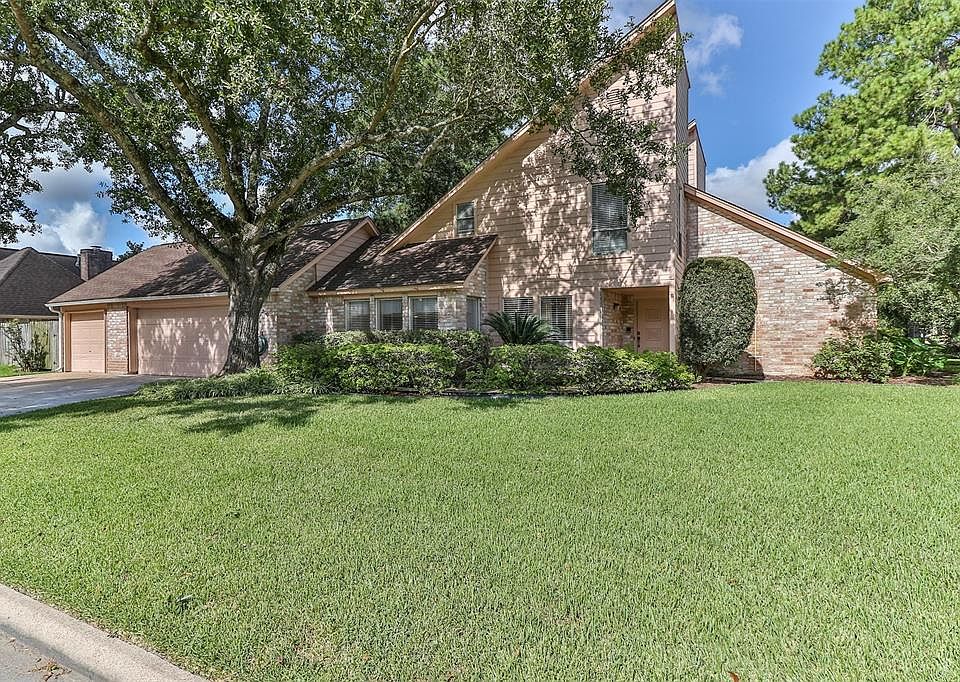 1st image of 10319 Summerhill Dr