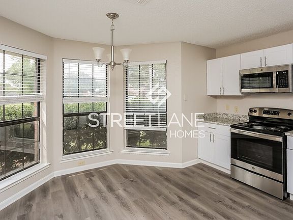 3rd image of 2728 Wentworth Dr