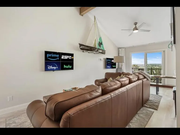 551 Demarett Dr #4 — Photo 3